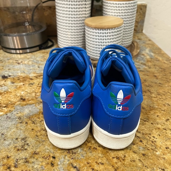 Adidas Superstar size 5.5 - Picture 4 of 9